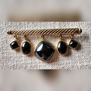 Vintage Trifari Black Cabochon Gold-Tone Twisted Rope Bar Dangle Pin Brooch.